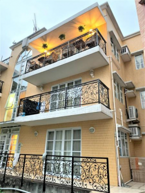 Airport Apartment, City Getaway, Ground floor with kitchen Tung Chung